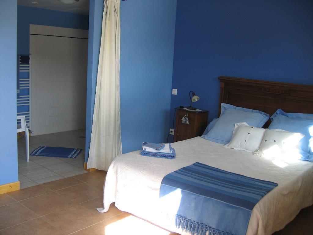 La Ferme Des Genets Bed & Breakfast Medeyrolles Room photo