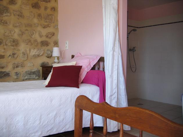 La Ferme Des Genets Bed & Breakfast Medeyrolles Room photo